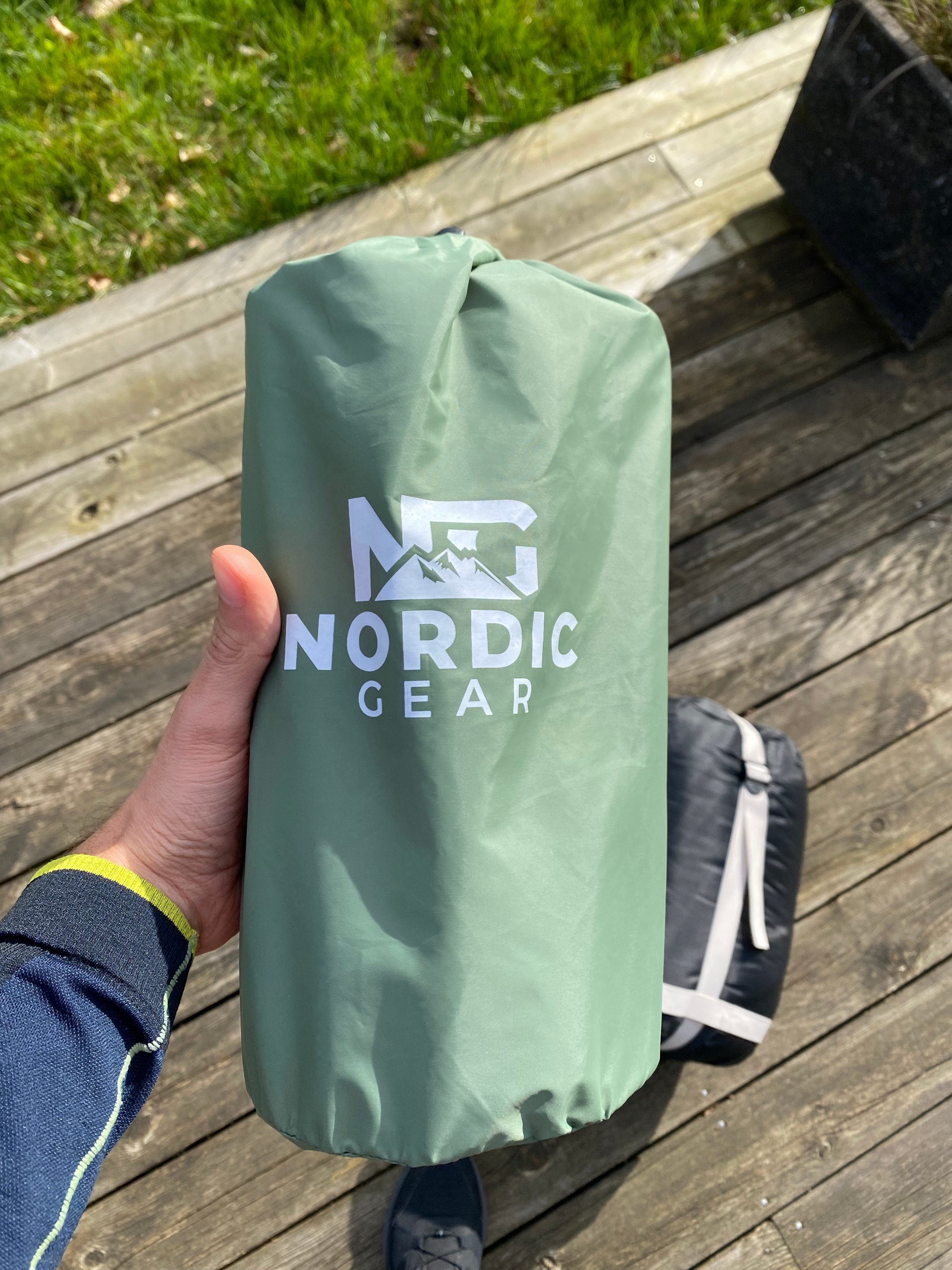 nordic-gear-luftmadras-kompressionspose